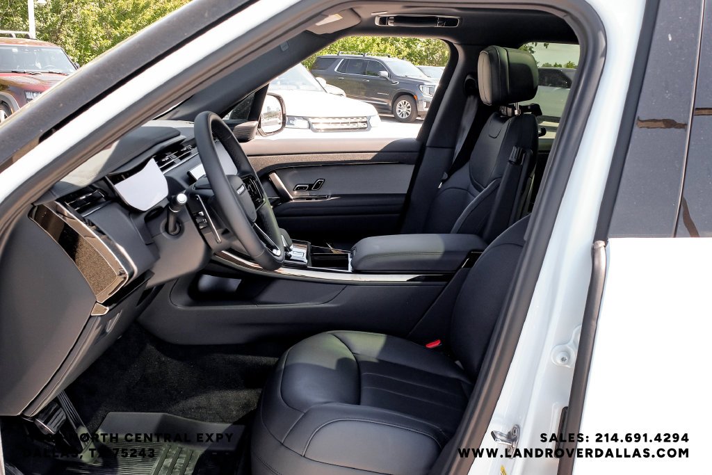 New 2026 Fuji White Land Rover Dynamic SE image 31