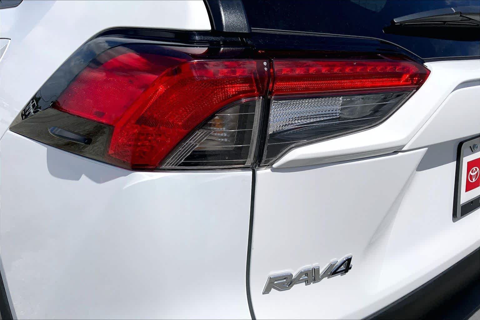 Used 2025 Ice Cap Toyota XLE image 28