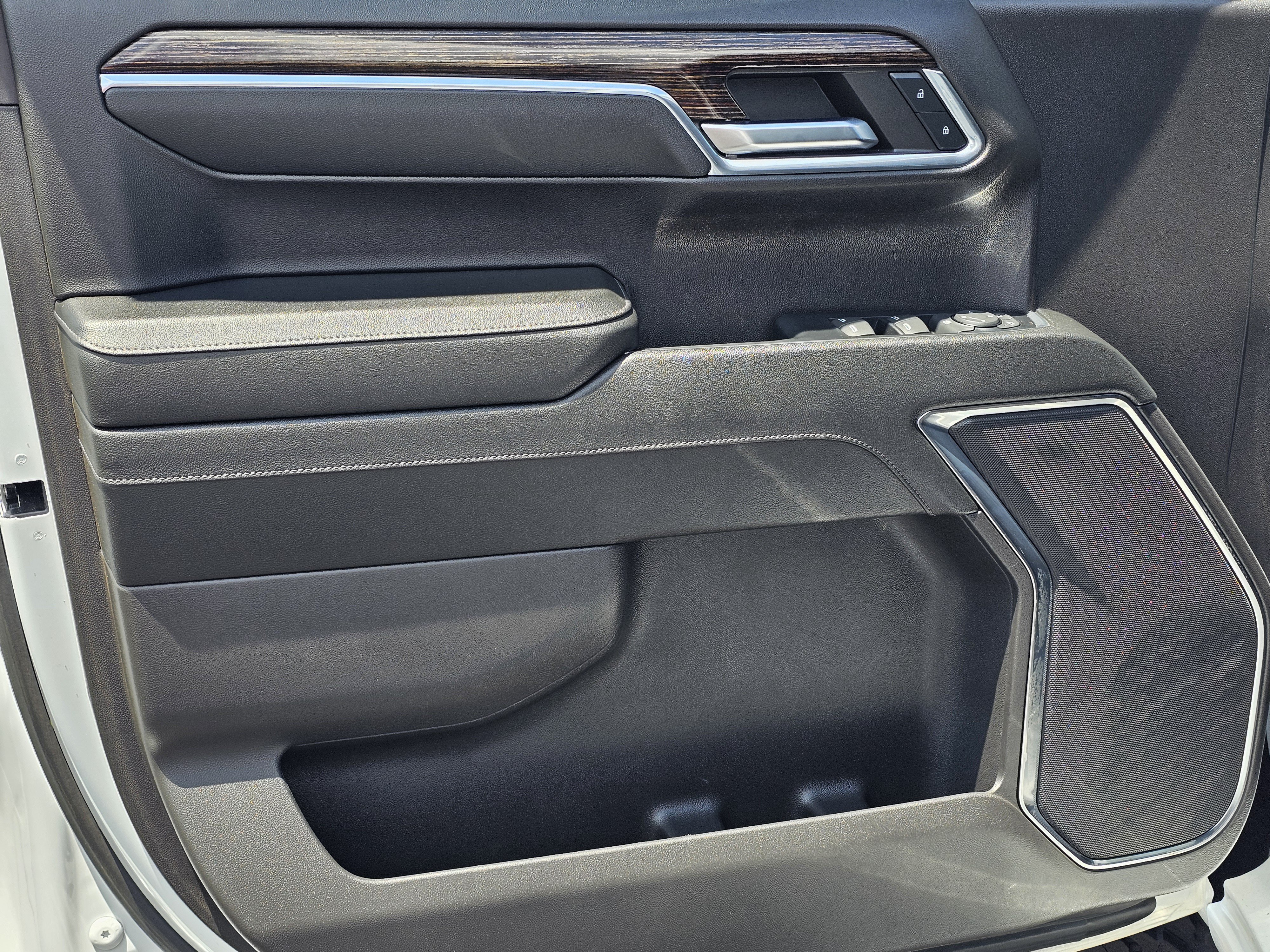 Used 2023 Summit White GMC Elevation image 16