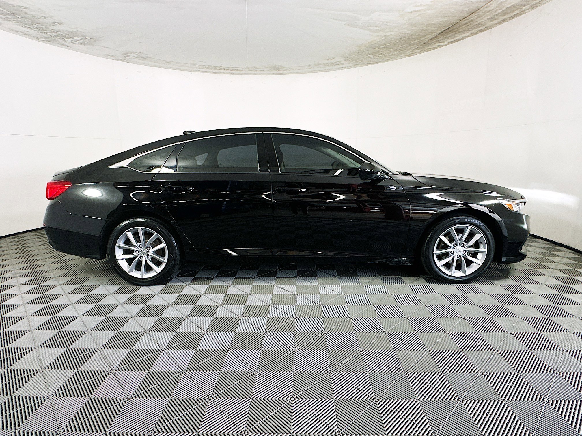 2021 Honda Accord thumbnail 4