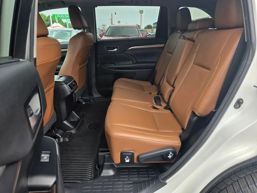 Used 2017 Blizzard Pearl Toyota Limited image 12