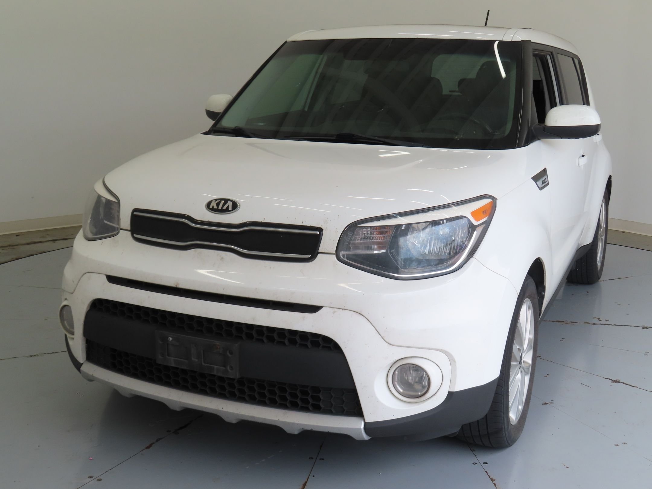 Used 2018 White Kia Plus image 8