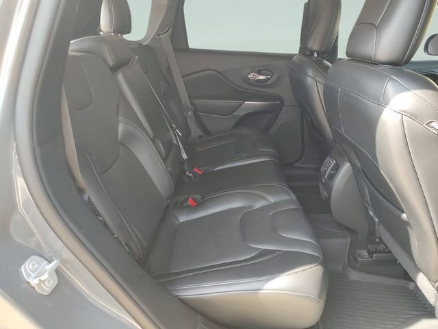 Used 2021 Gray Jeep Latitude Lux image 30