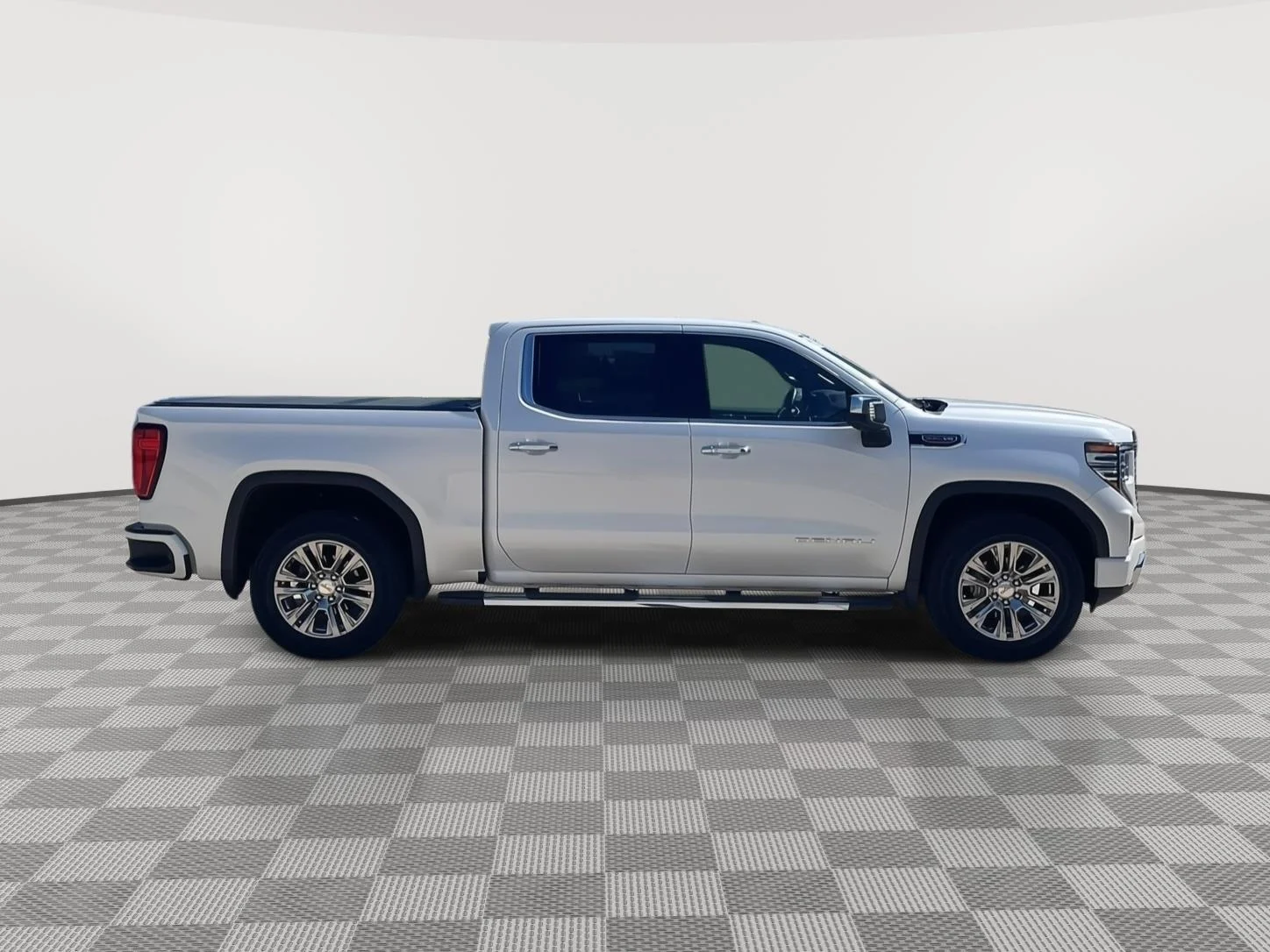 Used 2023 White Frost Tricoat GMC Denali image 2