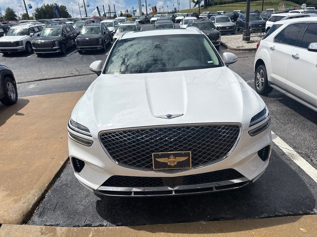 Used 2025 White Genesis 2.5T image 2