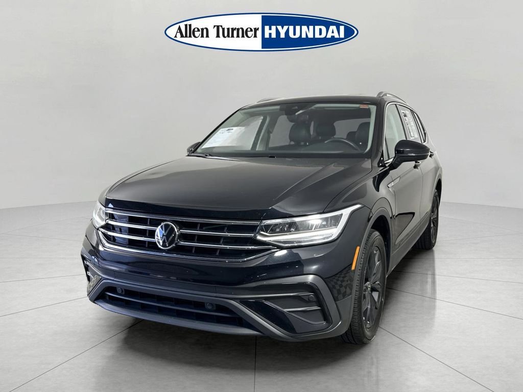 Used 2024 Deep Black Pearl Volkswagen 2.0T SE image 4