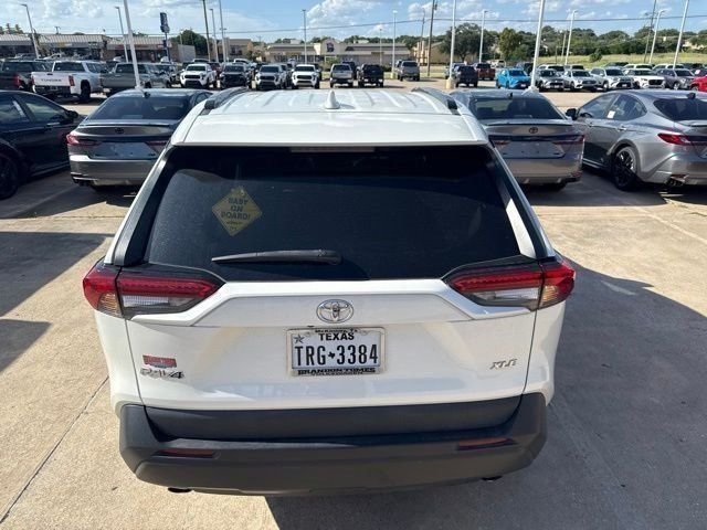 Used 2021 White Toyota XLE Premium image 6
