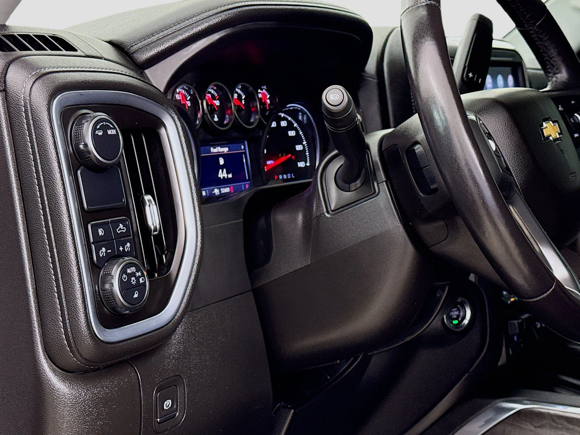 Used 2021 IRIDESCENT PEARL TRICOAT Chevrolet LTZ image 12