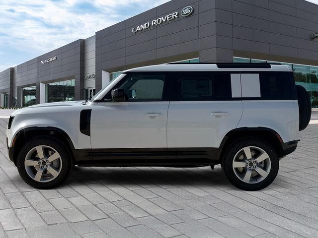 New 2026 Fuji White Land Rover X-Dynamic SE image 2