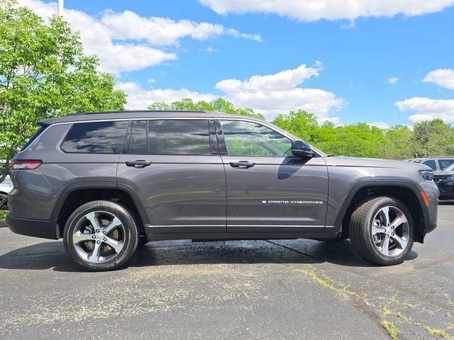 New 2026 Baltic Gray Metallic Clearcoat Jeep Limited image 32