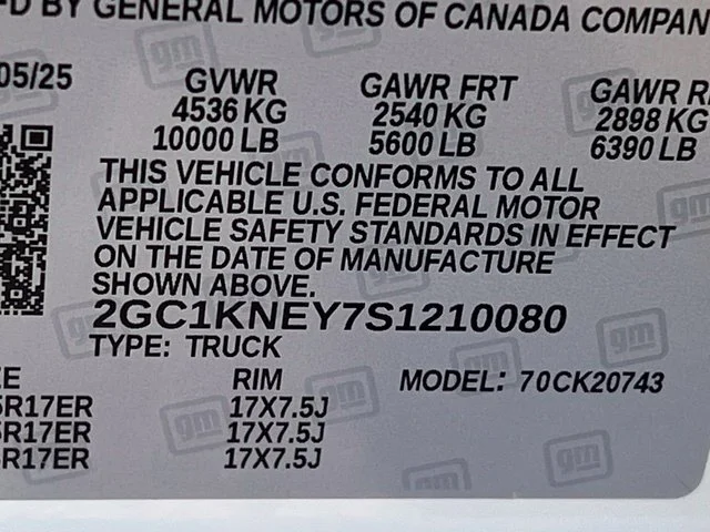 Used 2025 Summit White Chevrolet LT image 15