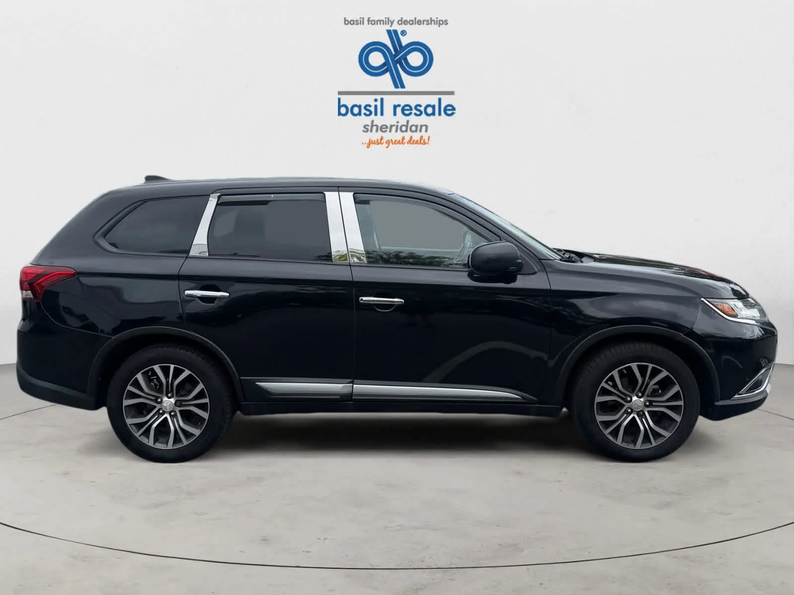 Used 2017 Labrador Black Pearl Mitsubishi ES image 9