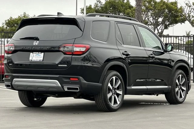 Used 2025 Black Honda Touring image 4