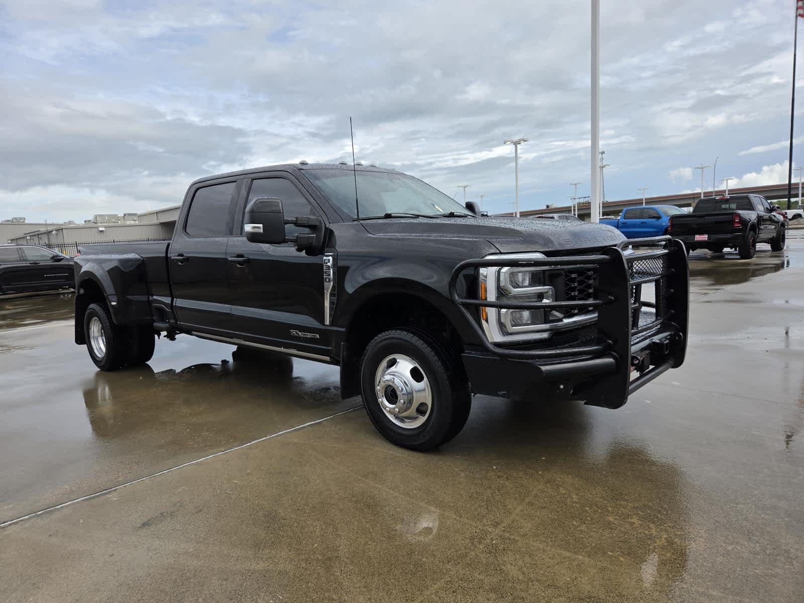 Used 2023 Agate Black Metallic Ford LARIAT image 7