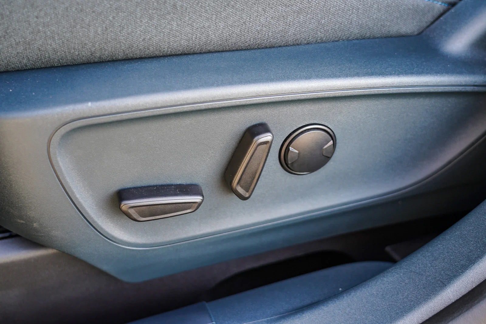 New 2025 White Metallic Ford XLT image 36