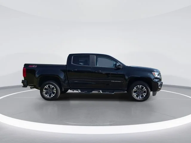 Used 2022 Black Chevrolet Z71 image 9