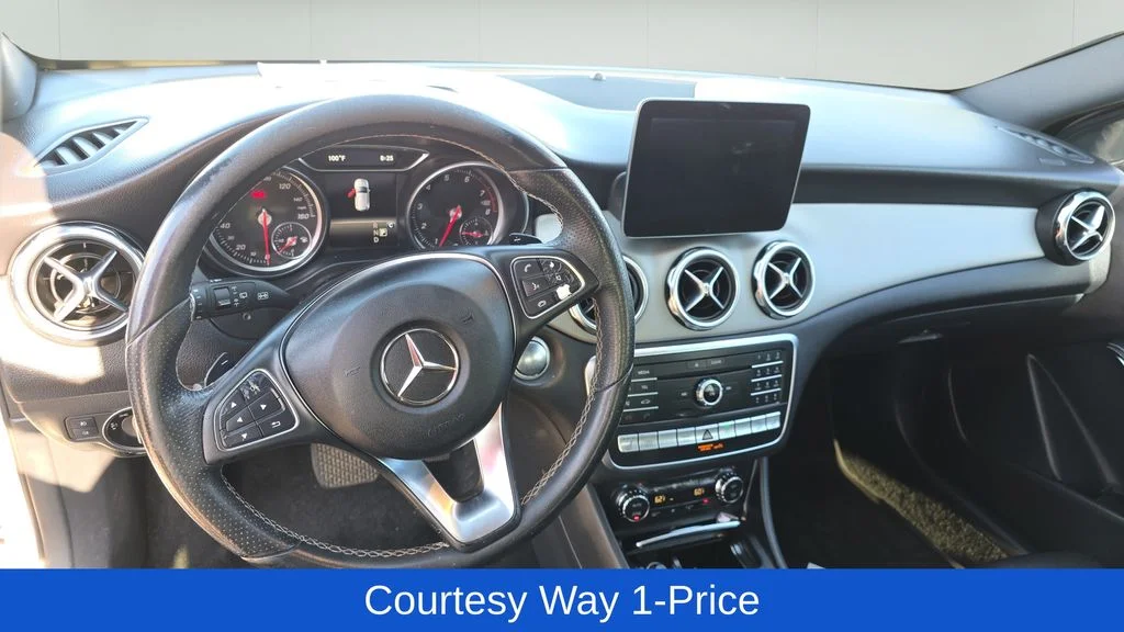 Used 2018 White Mercedes-Benz GLA 250 image 11