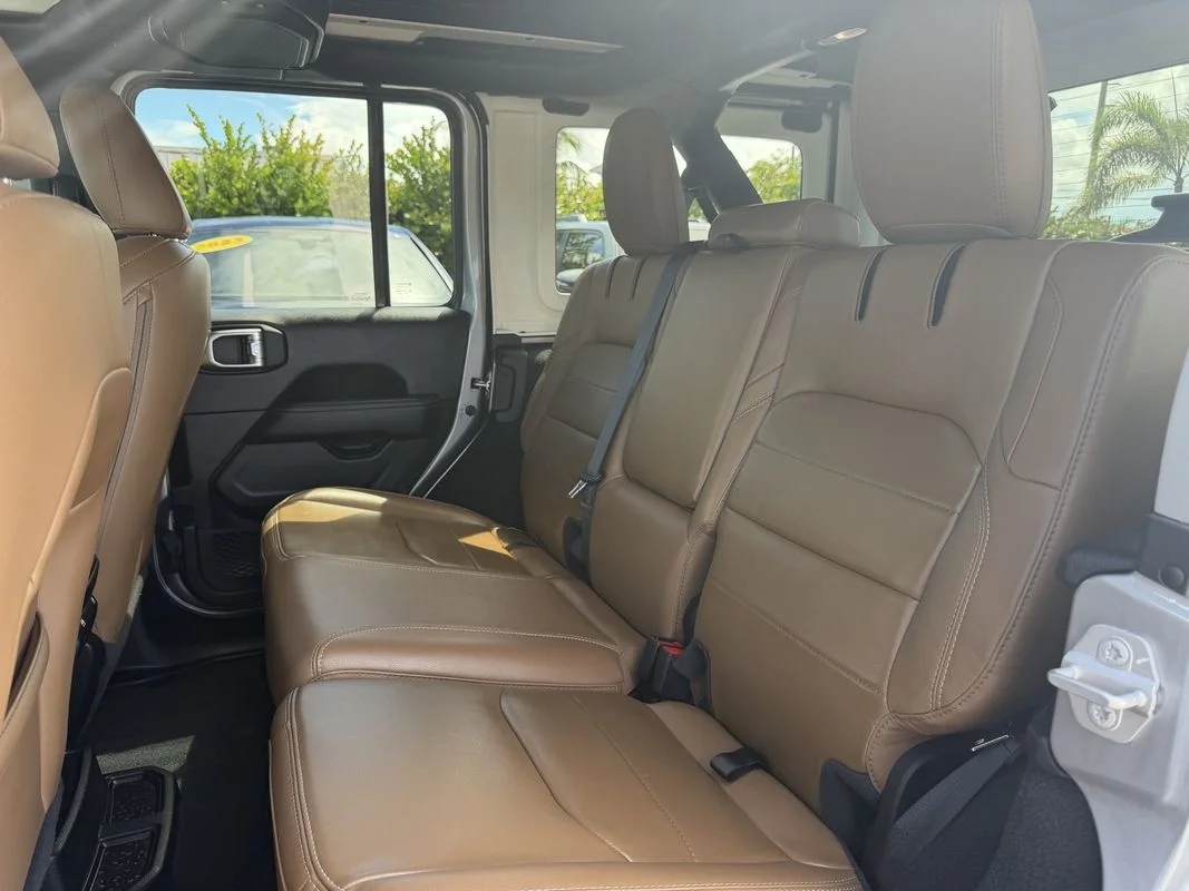Used 2021  Jeep Unlimited Sahara image 11