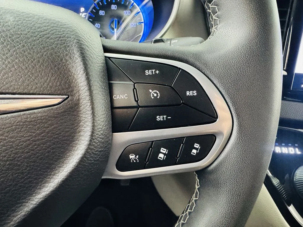 Used 2023 Black Chrysler Touring L image 13