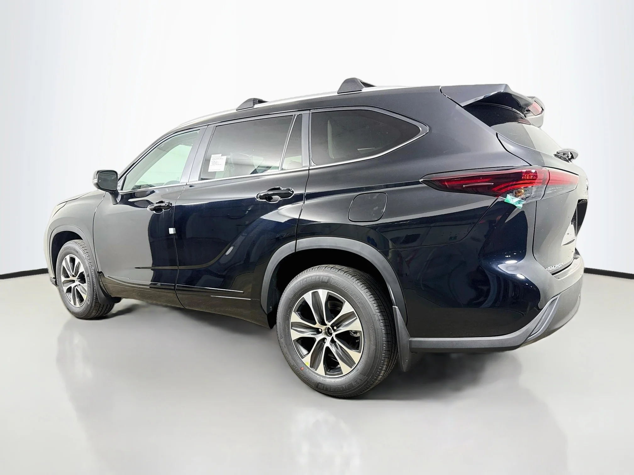 New 2026 Midnight Black Metallic Toyota XLE image 5