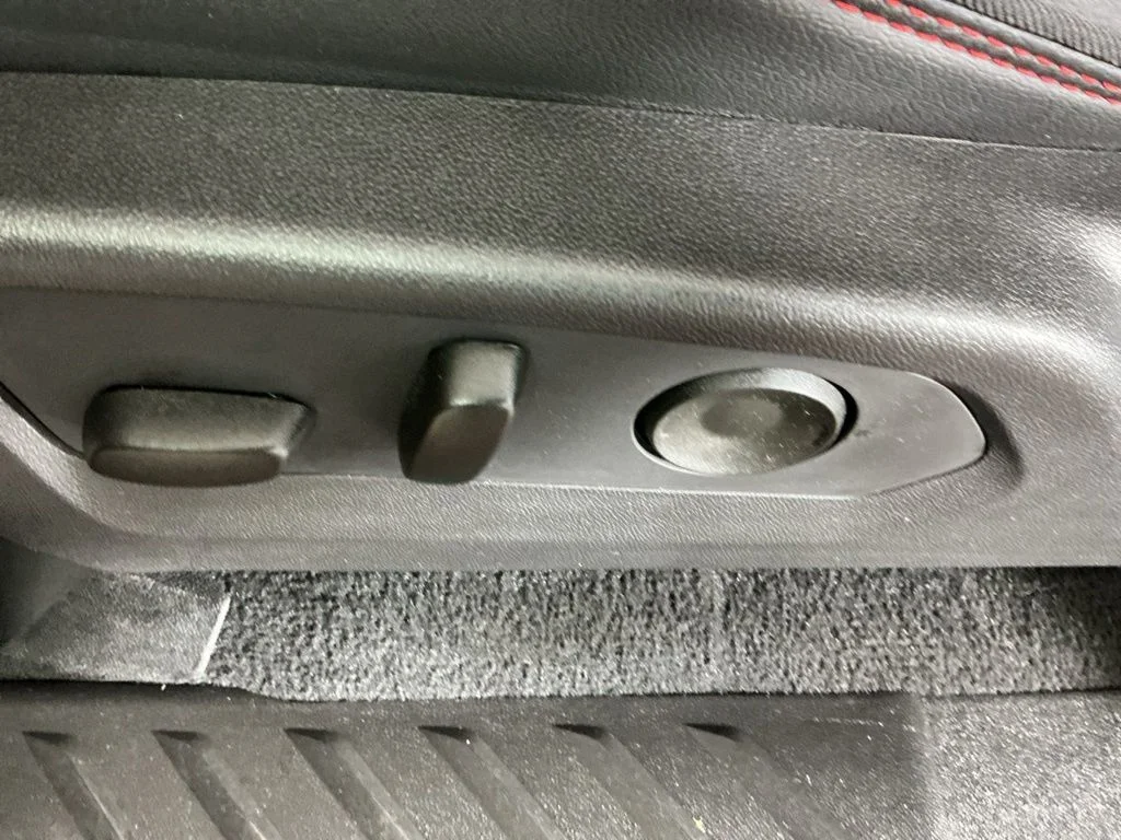 Used 2025 Red GMC AT4 image 11