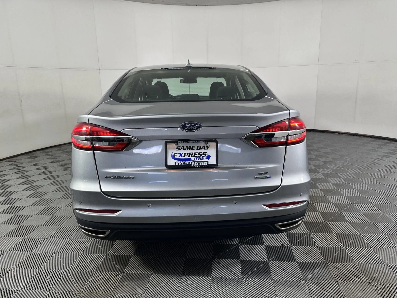 Used 2020 Iconic Silver Ford SE image 14