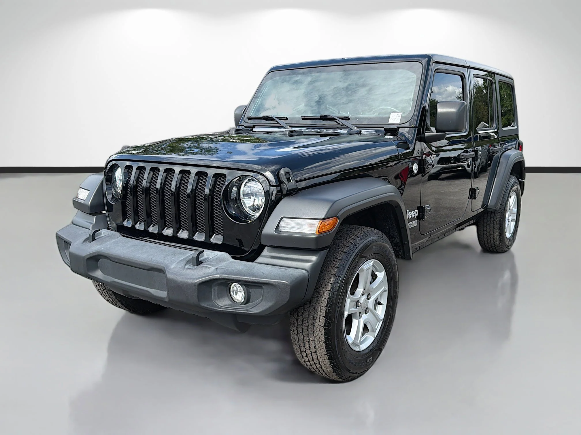 Used 2019 Black Clearcoat Jeep Sport S image 7