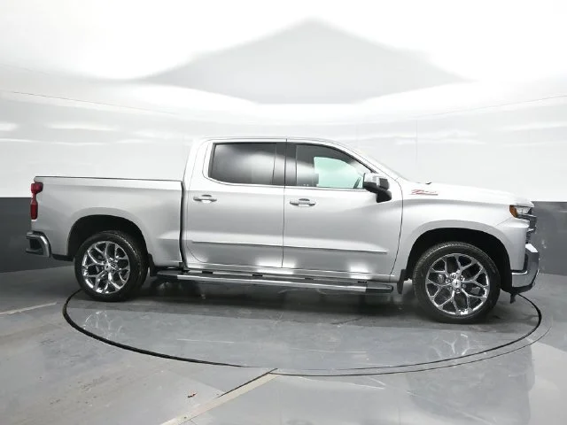 Used 2022 SILVER ICE METALLIC Chevrolet LTZ image 8