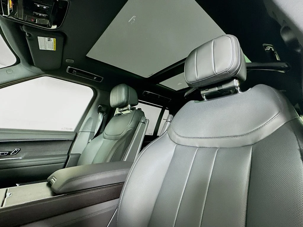 New 2026 Santorini Black Land Rover SE image 16