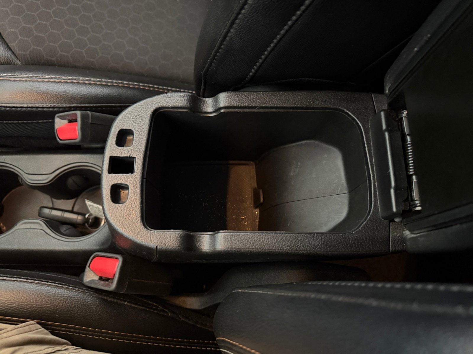 Used 2019 Diamond Black Crystal Pearlcoat Jeep Latitude image 18