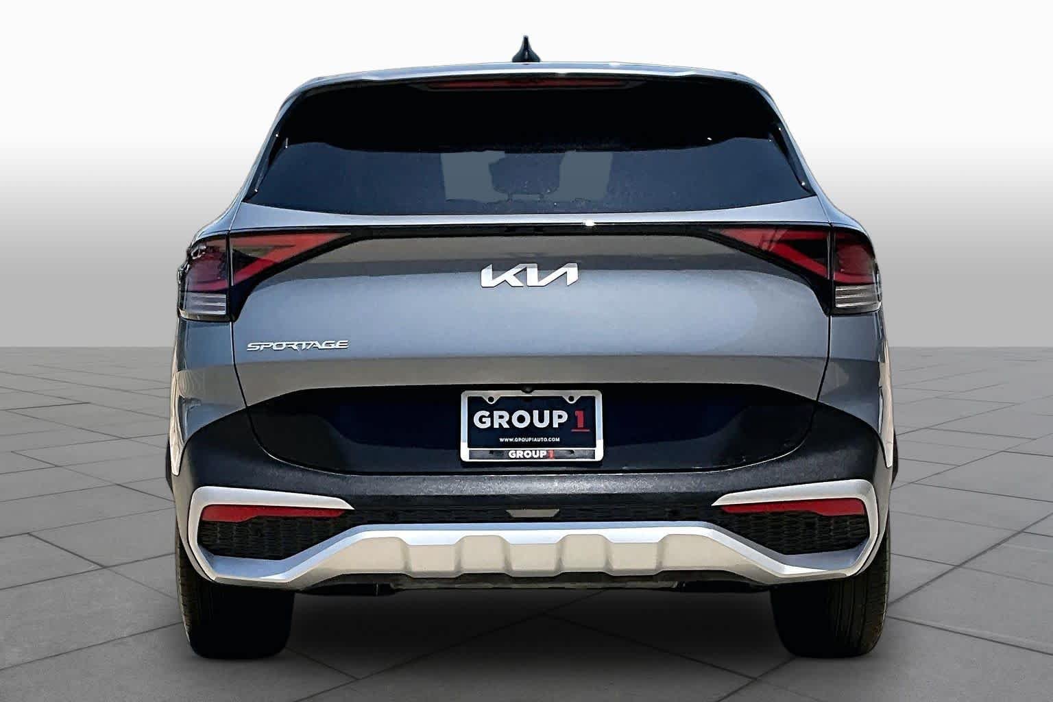 Used 2025 Everlasting Silver Kia EX image 5