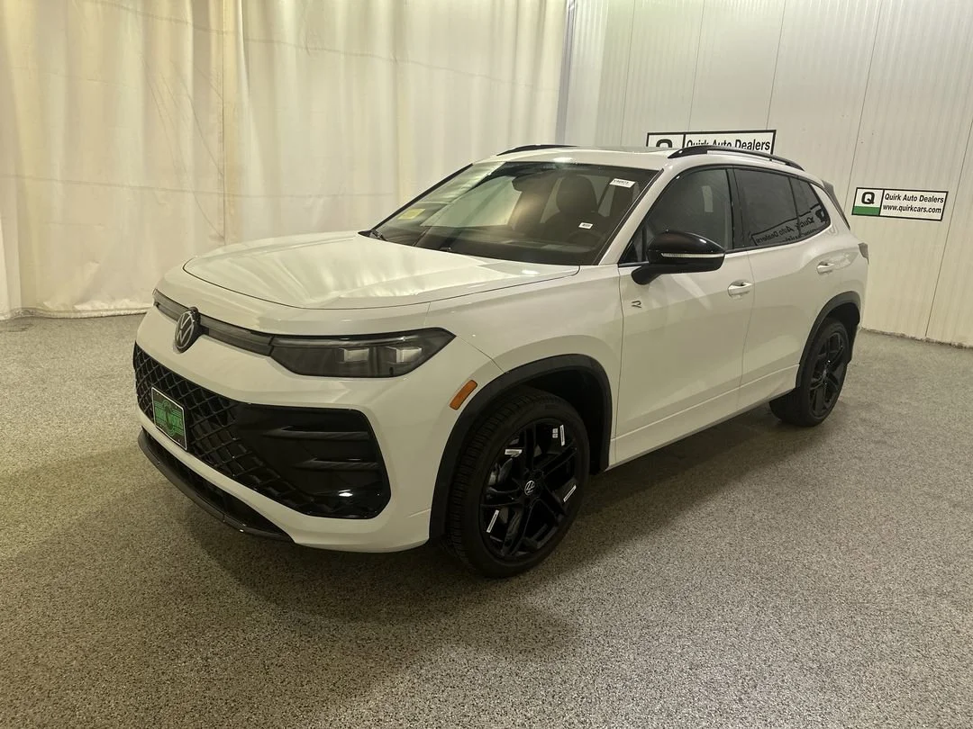 New 2026 Opal White Pearl Volkswagen SE R-Line Black image 4