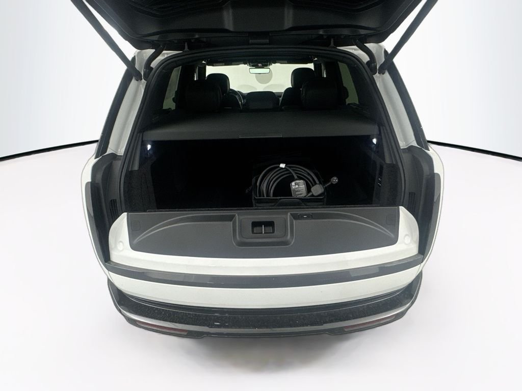 New 2026 Fuji White Land Rover SE image 27