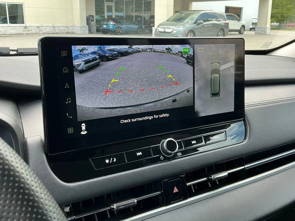 Used 2025  Mitsubishi SE image 38