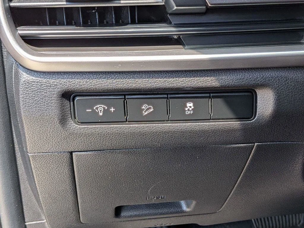 Used 2024 Green Kia S image 16