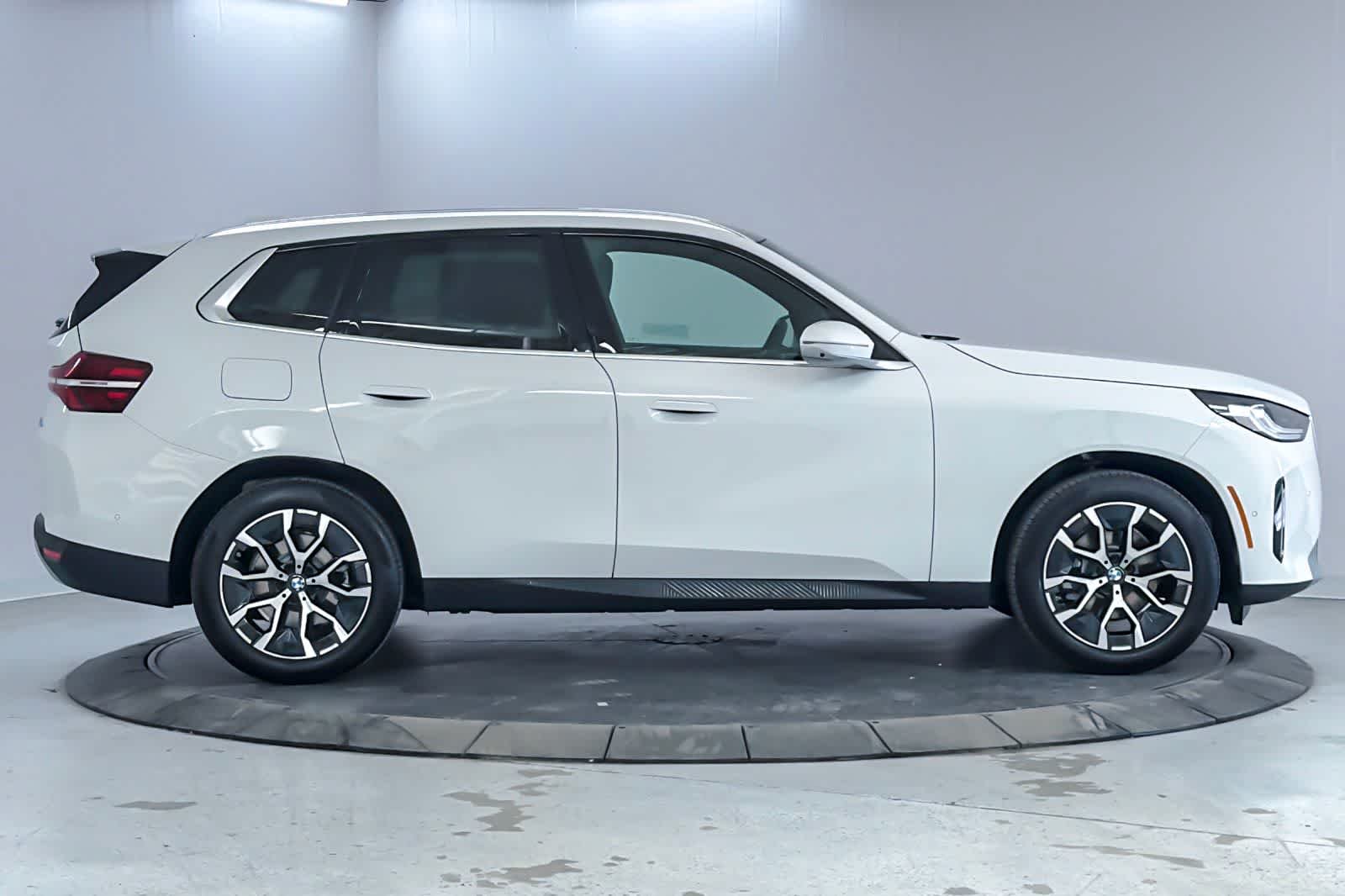 New 2026 Alpine White BMW 30 xDrive image 8