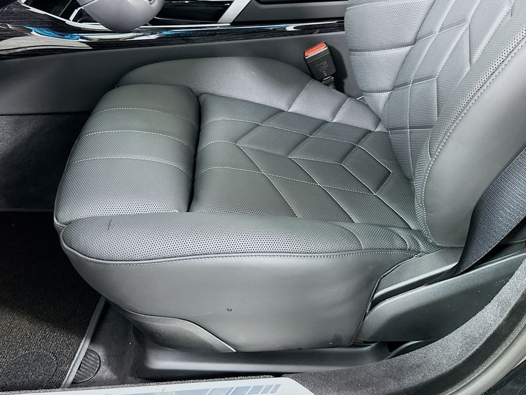 New 2026 Black Sapphire Metallic BMW 740i image 21
