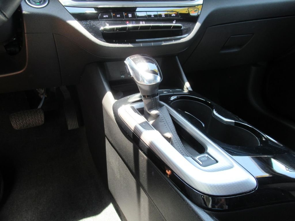 Used 2024 White Buick Avenir image 26