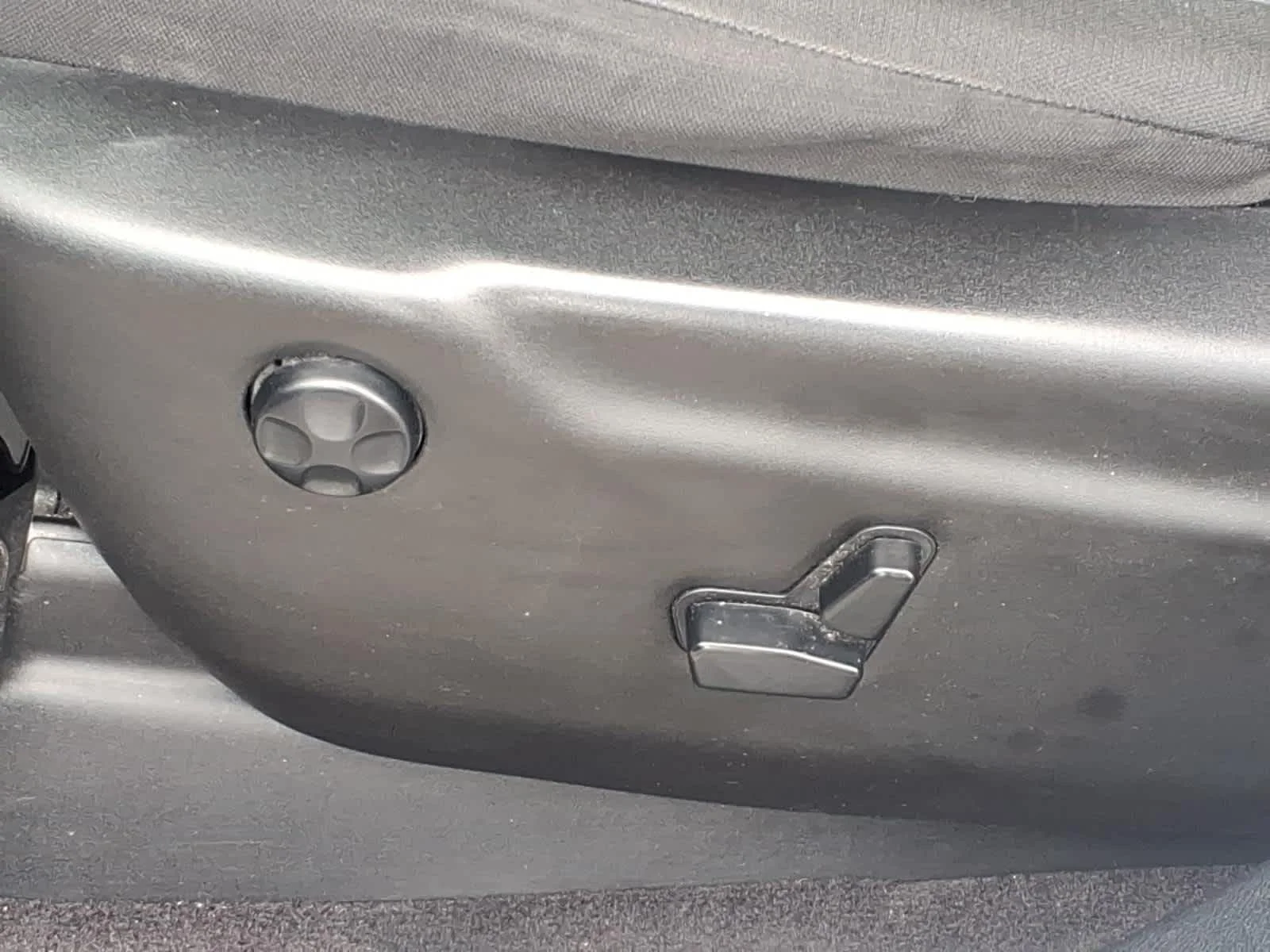 Used 2018 Bright White Clearcoat Jeep Laredo E image 18
