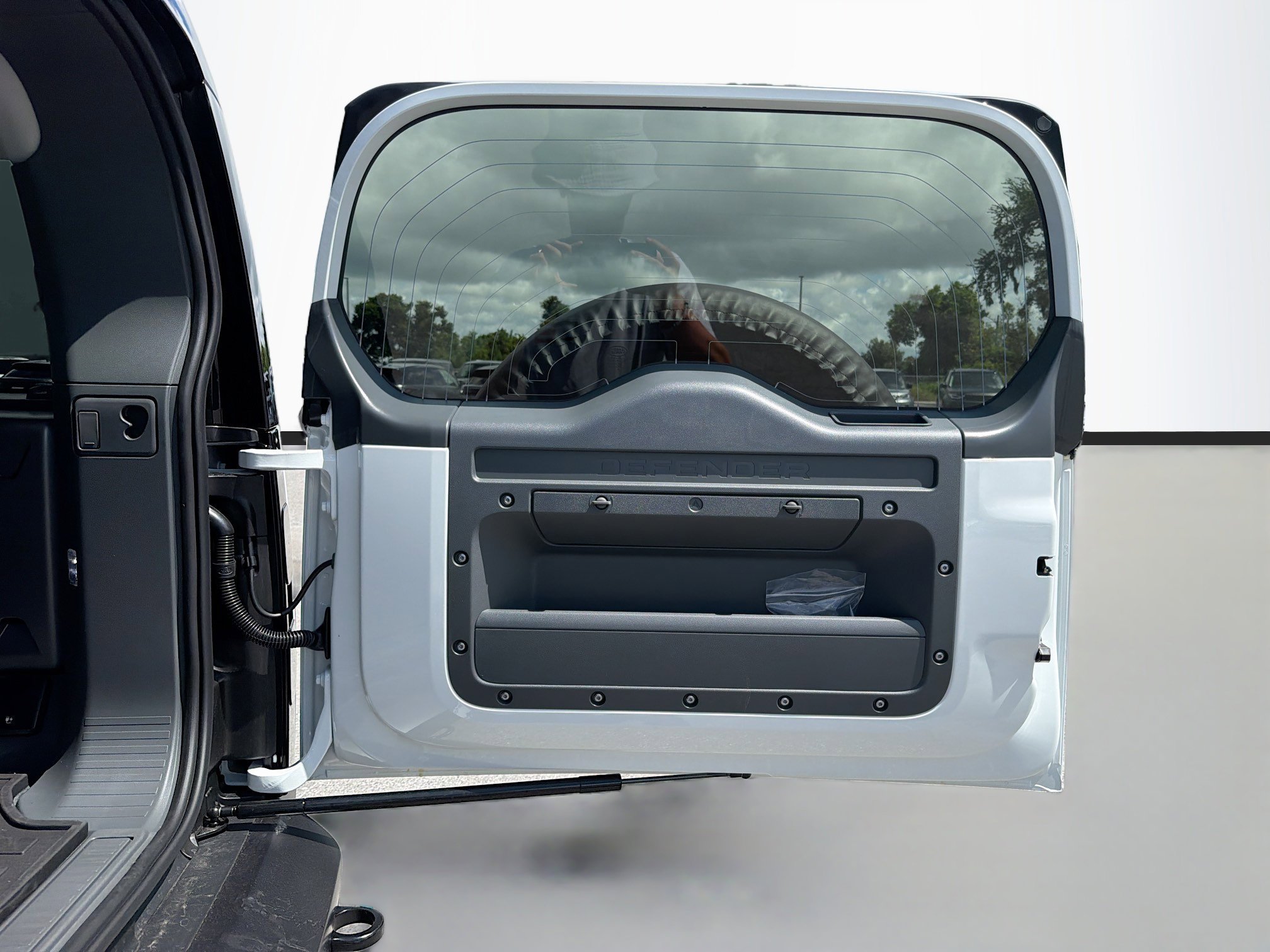 New 2026 Fuji White Land Rover X-Dynamic SE image 13
