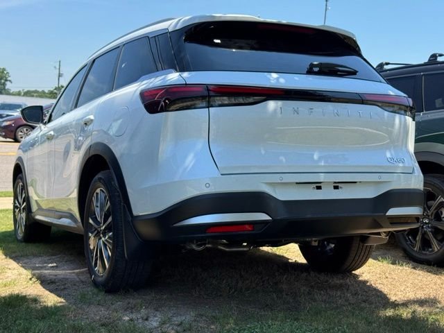 New 2026 Radiant White INFINITI LUXE image 4