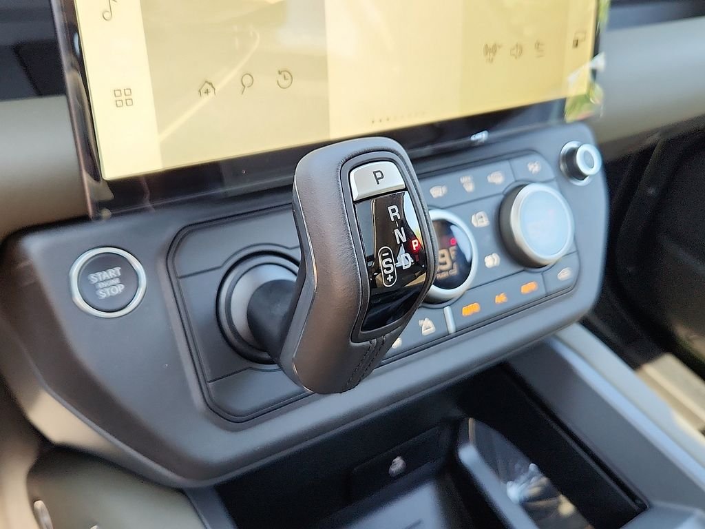 New 2026 Woolstone Green Land Rover S image 7