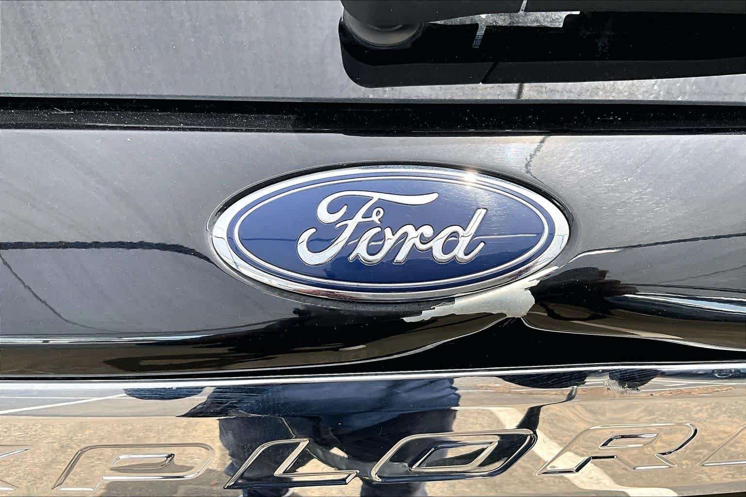 Used 2021 Agate Black Metallic Ford Limited image 31