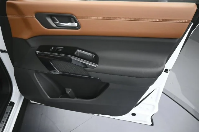 New 2026 White Nissan Platinum image 11