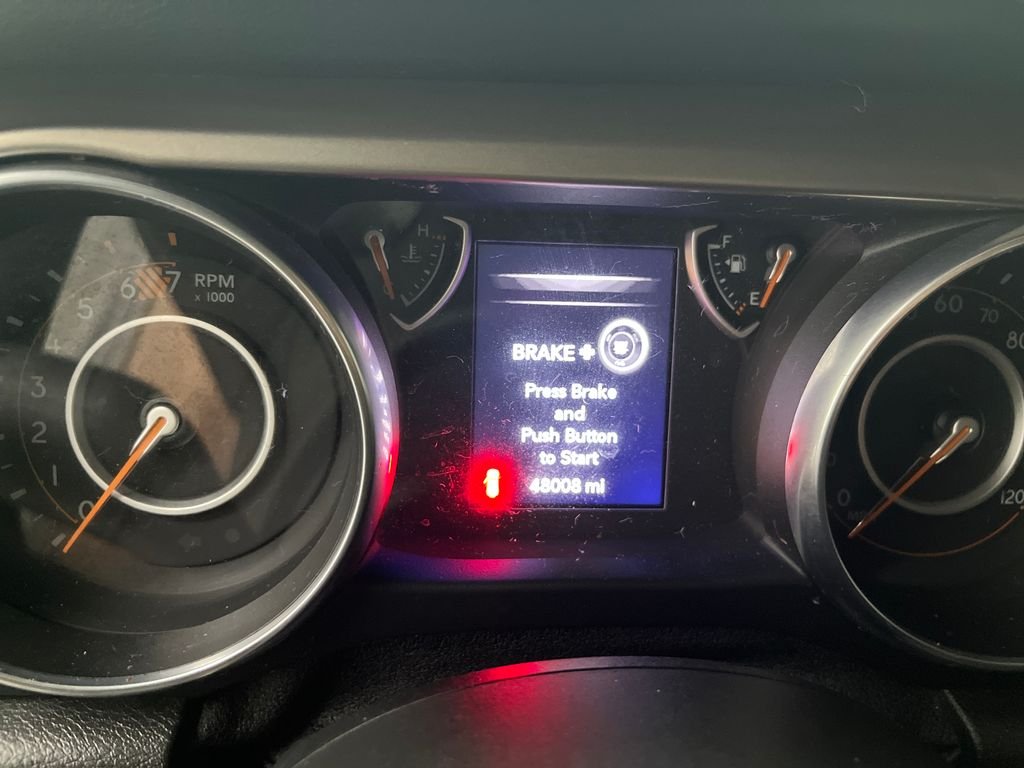 Used 2018 White Jeep Unlimited Sport image 17
