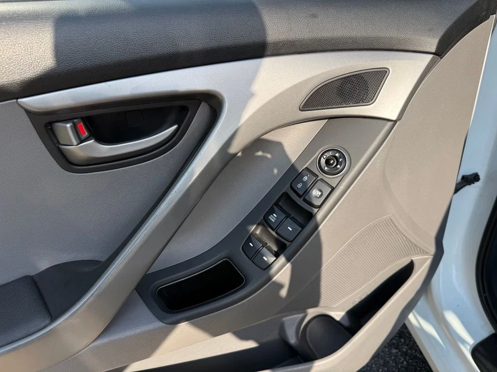 Used 2016 White Hyundai SE image 12