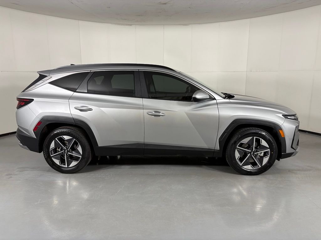 Used 2025 Silver Hyundai SEL image 9