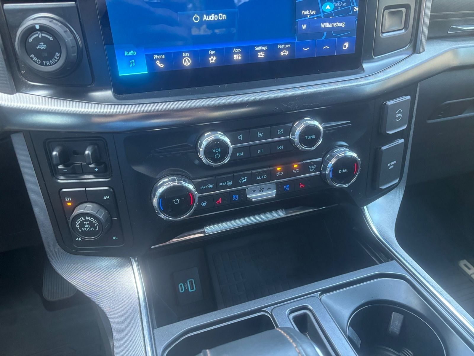 Used 2022 Silver Ford Platinum image 27