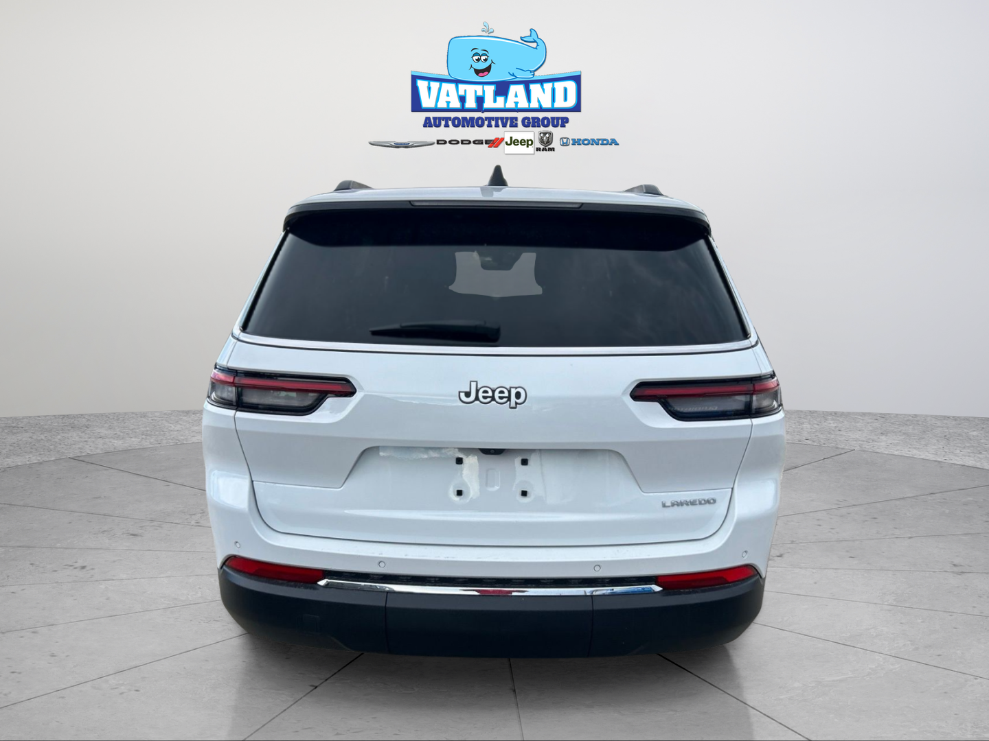 New 2026 Bright White Clear-Coat Exterior Paint Jeep Laredo image 4