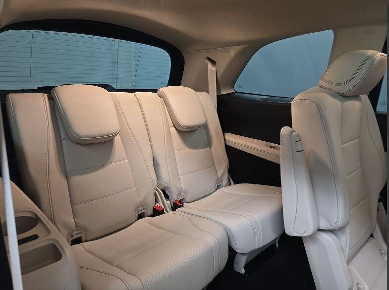 Used 2024  Mercedes-Benz GLS 450 image 16